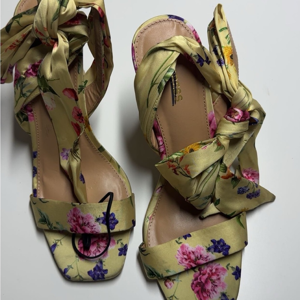Chic Magenta Women's Heels - Picture 6 of 10